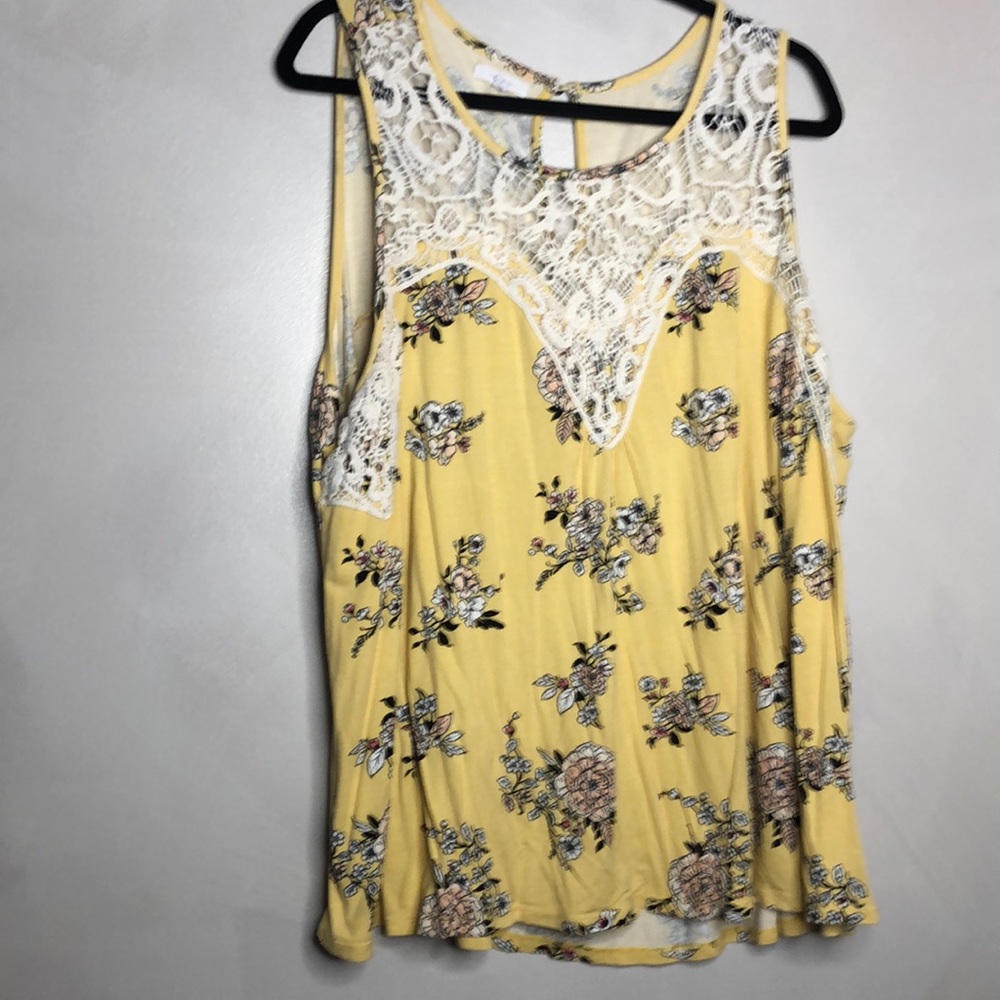 Maurices 4X Yellow Floral Tank With Lace